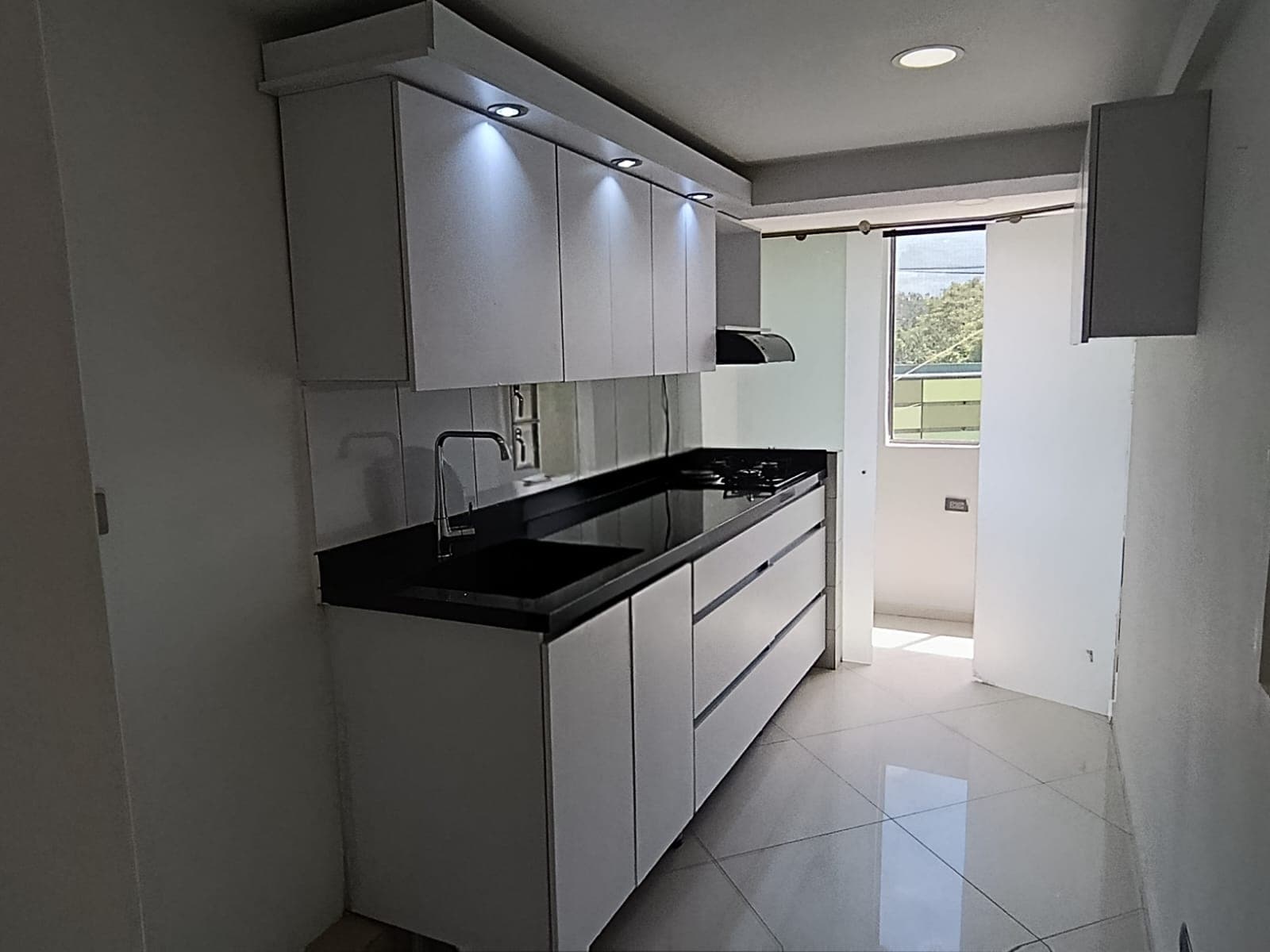 Apartamento en arriendo en Almería, La America, Medellín — foto 1 de 18