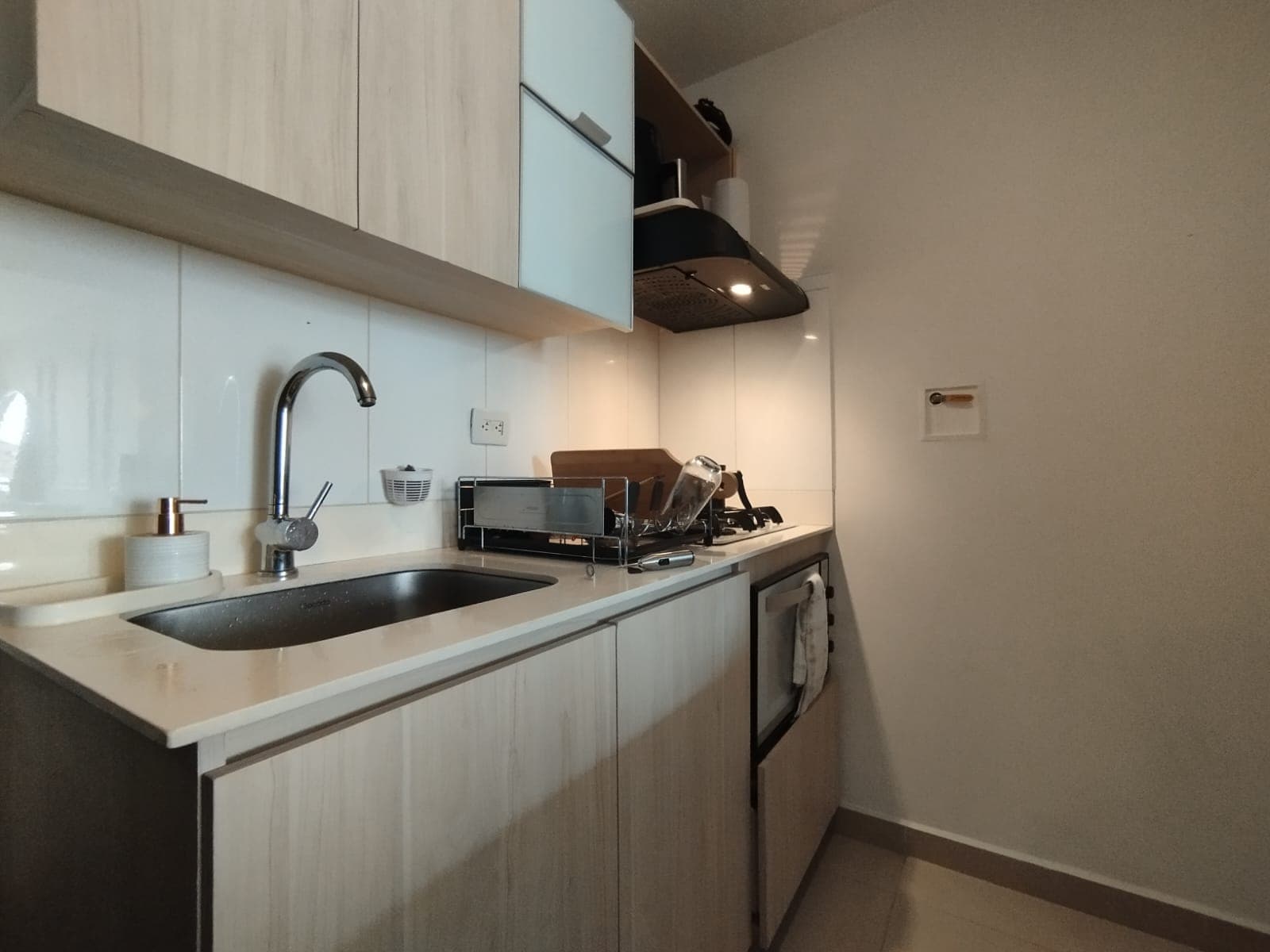 Apartaestudio en arriendo en La Visitacion Los Gonzalez, El Poblado, Medellín — foto 3 de 20