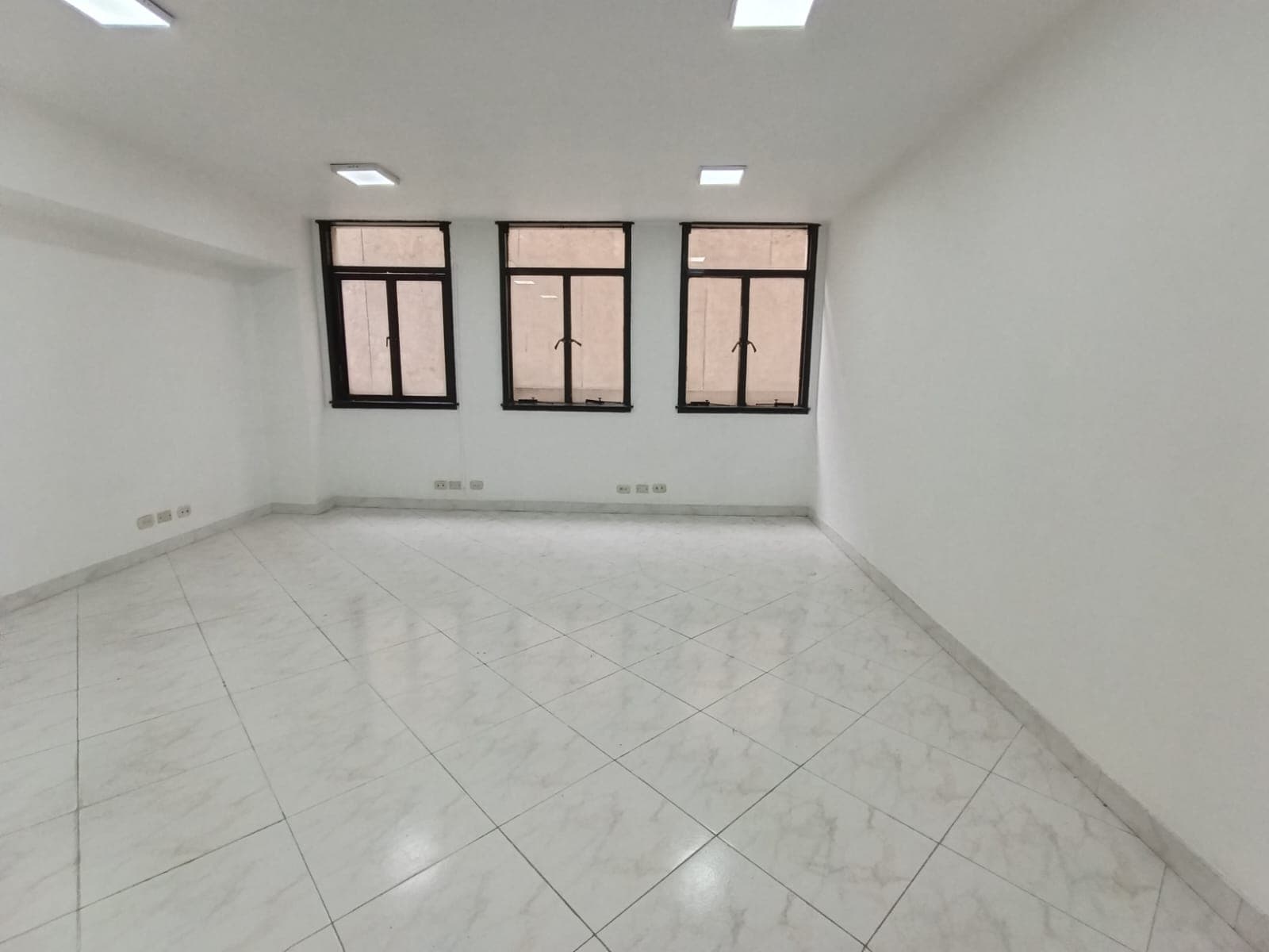 Oficina en arriendo en Centro, Medellín — foto 5 de 11
