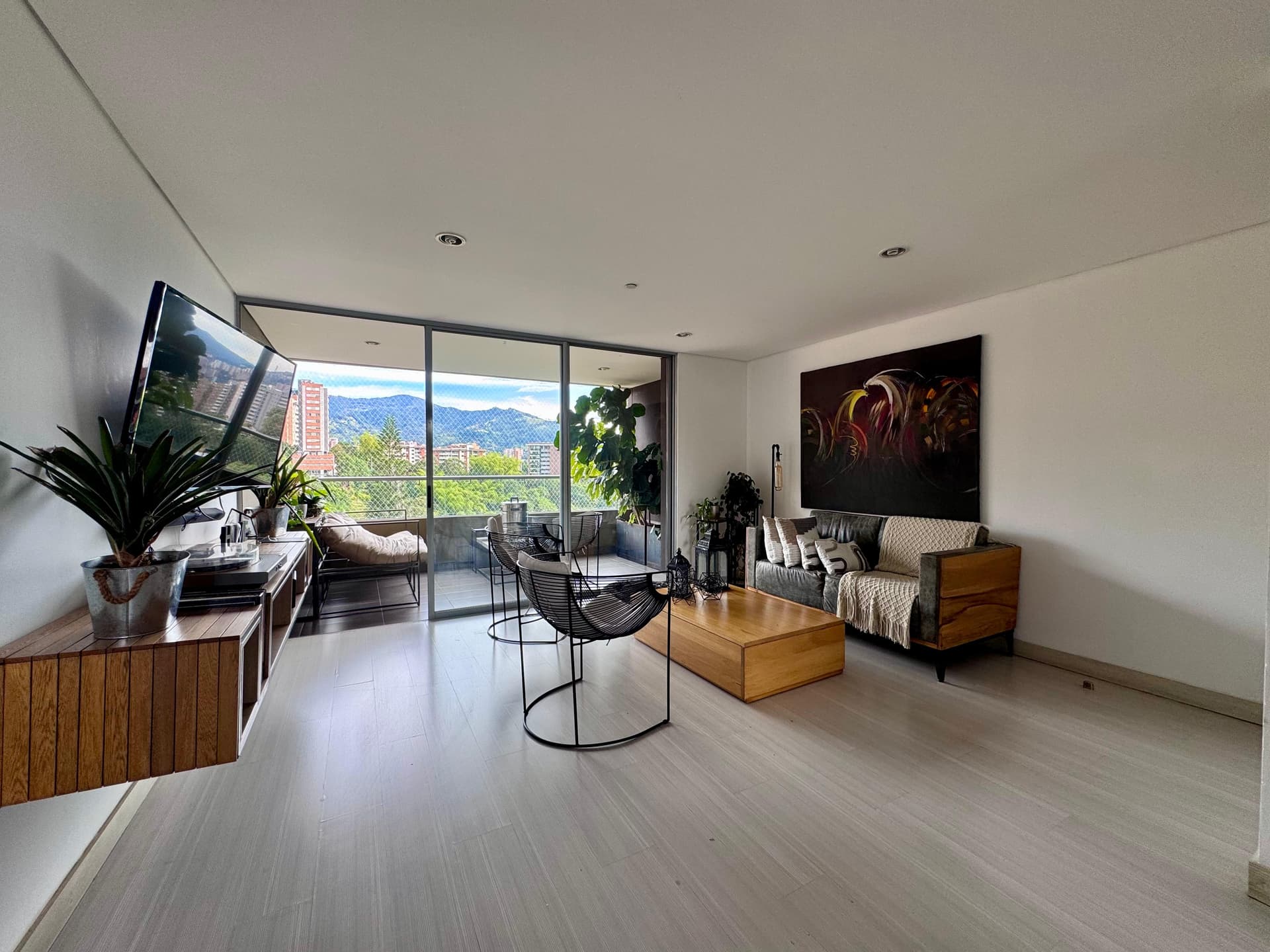 Apartamento en arriendo en Loma Benedictinos, Envigado — foto 1 de 18