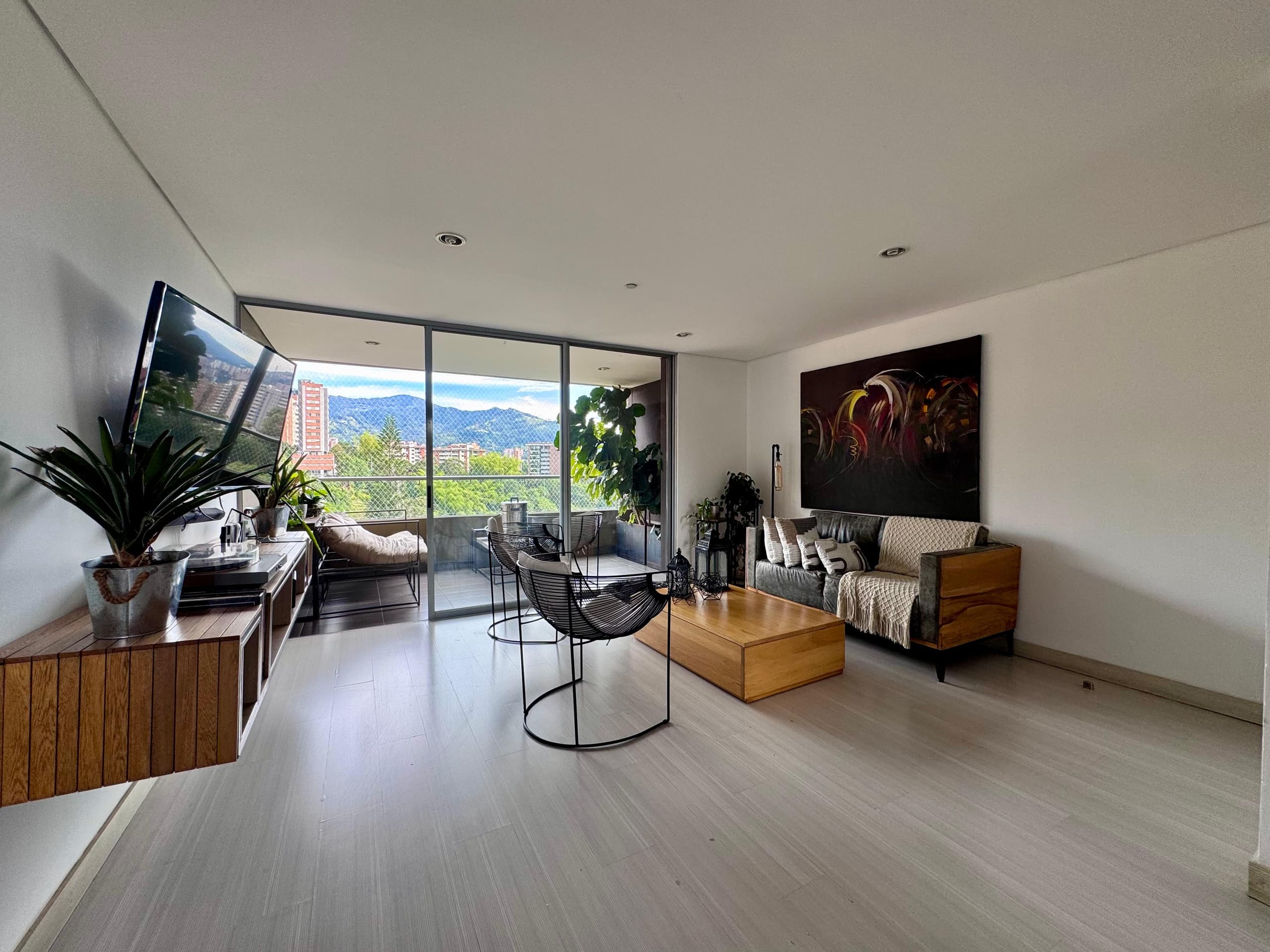 Apartamento en arriendo en Loma Benedictinos, Envigado — foto 1 de 18