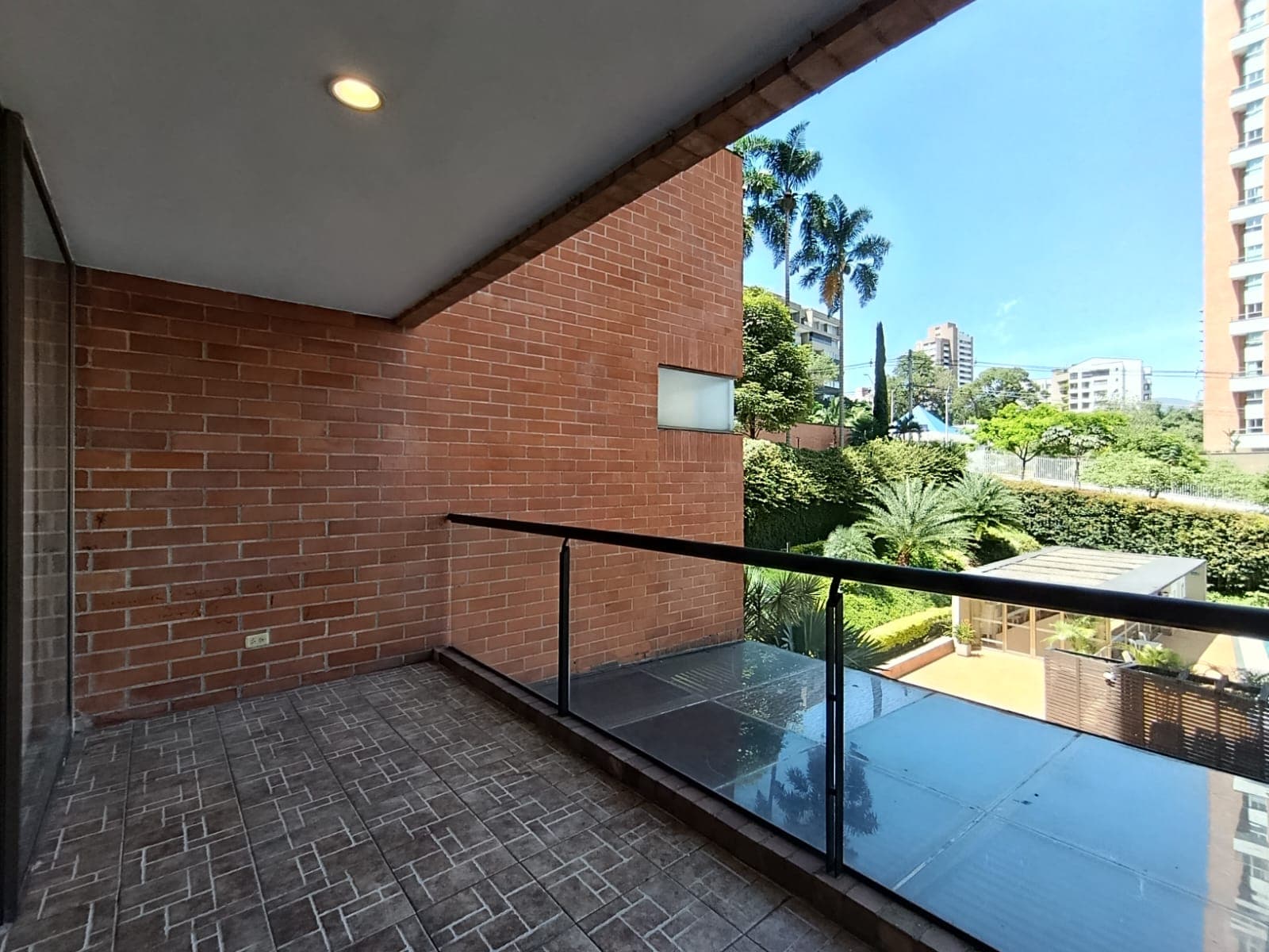 Apartamento en arriendo en Loma De Los Parra, El Poblado, Medellín — foto 1 de 19