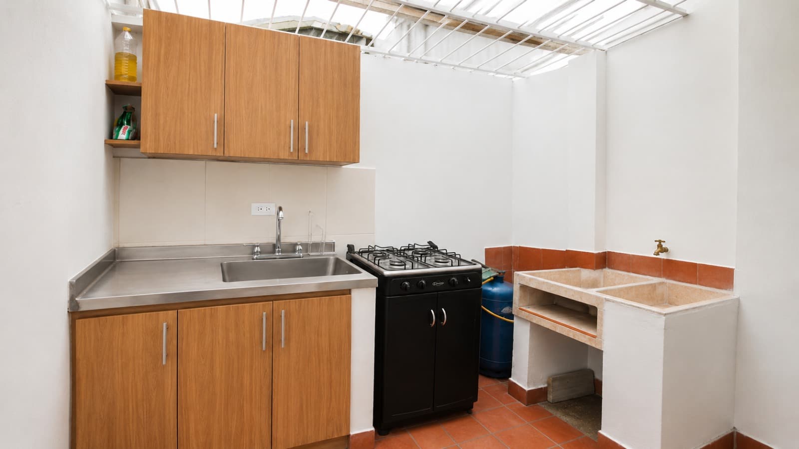Casa Vivienda en arriendo en La Castellana, Laureles, Medellín — foto 1 de 8