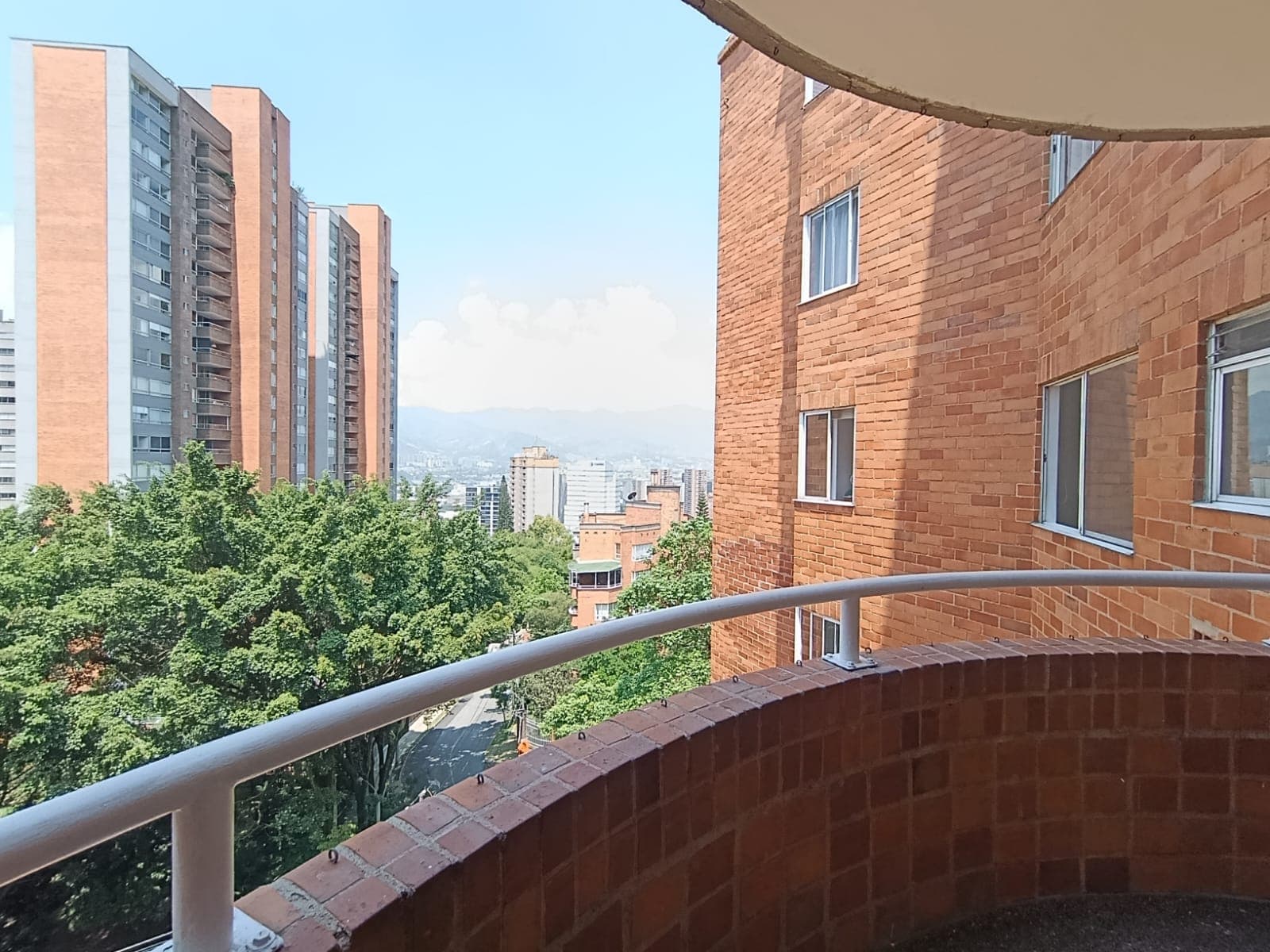 Apartamento en arriendo en Castropol, El Poblado, Medellín — foto 1 de 20
