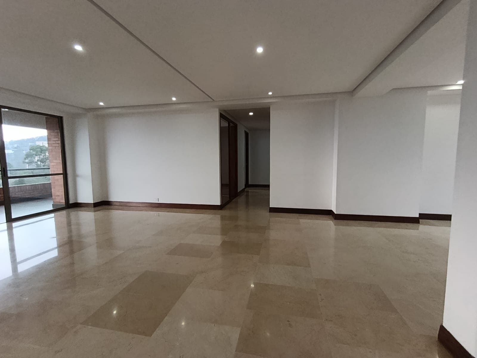 Apartamento en arriendo en La Calera, El Poblado, Medellín — foto 2 de 20