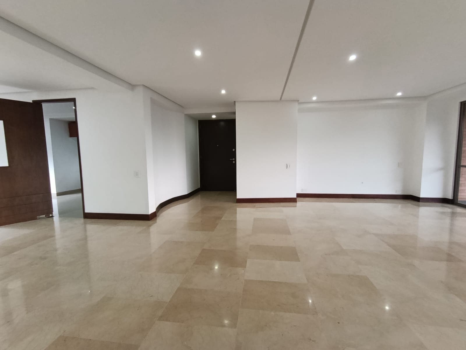 Apartamento en arriendo en La Calera, El Poblado, Medellín — foto 3 de 20