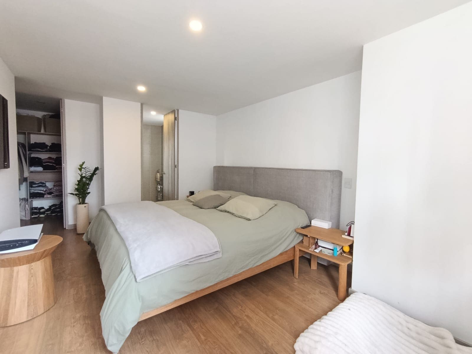 Apartamento en arriendo en Ciudad Del Rio, El Poblado, Medellín — foto 1 de 18