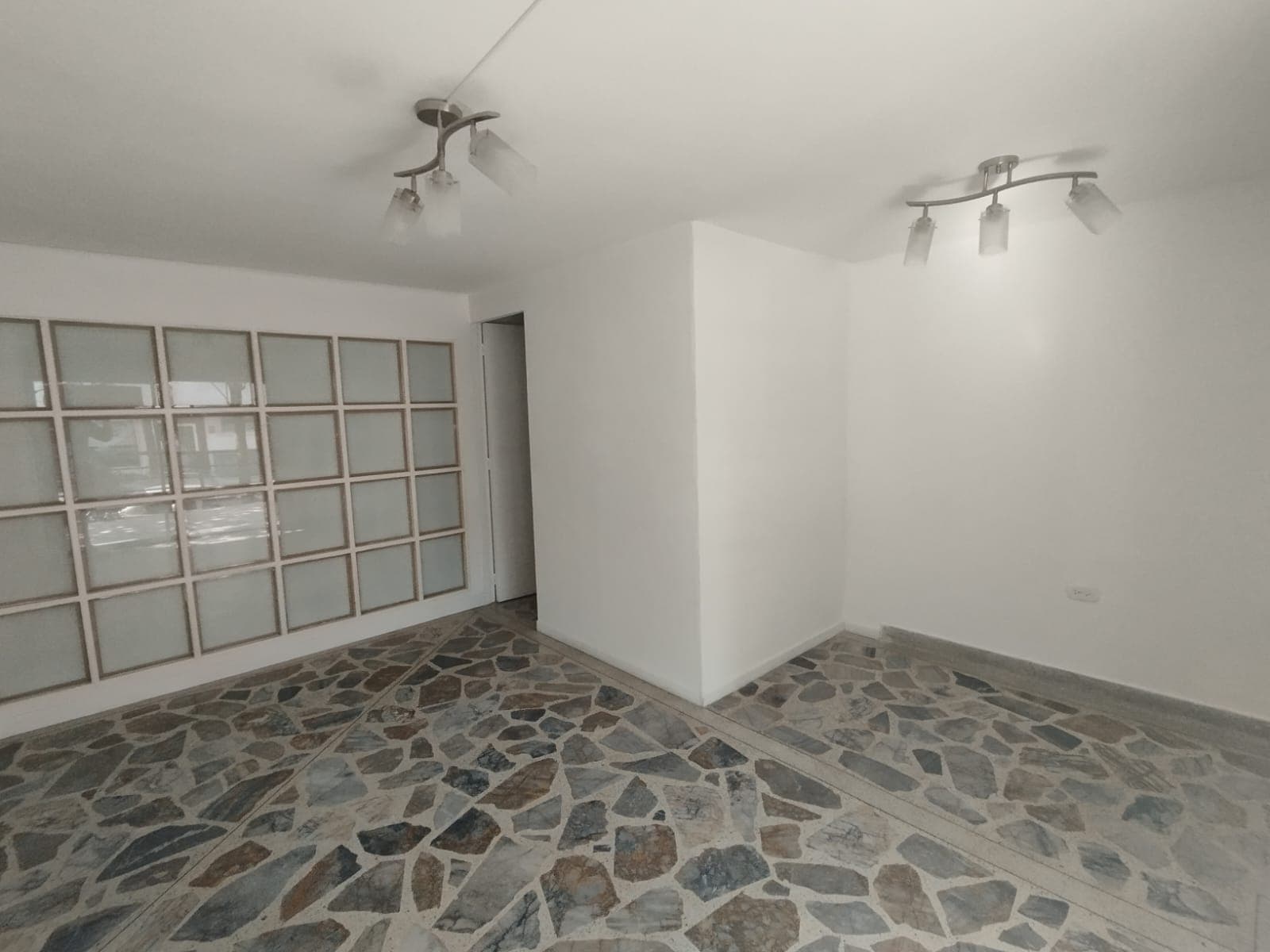 Local en arriendo en Laureles, Medellín — foto 2 de 7