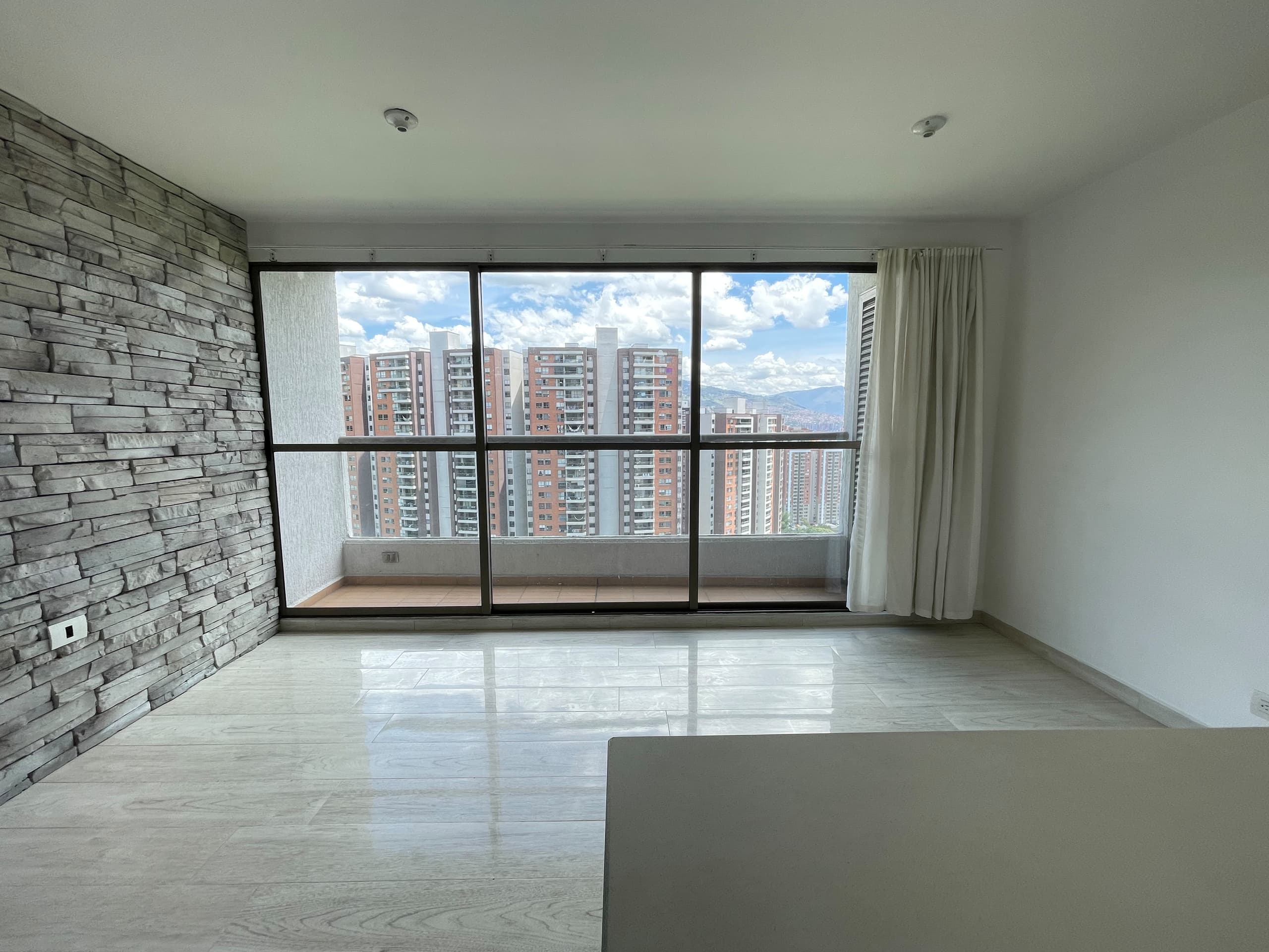Apartamento en arriendo en La Loma de los Bernal, Belen, Medellín — foto 3 de 14