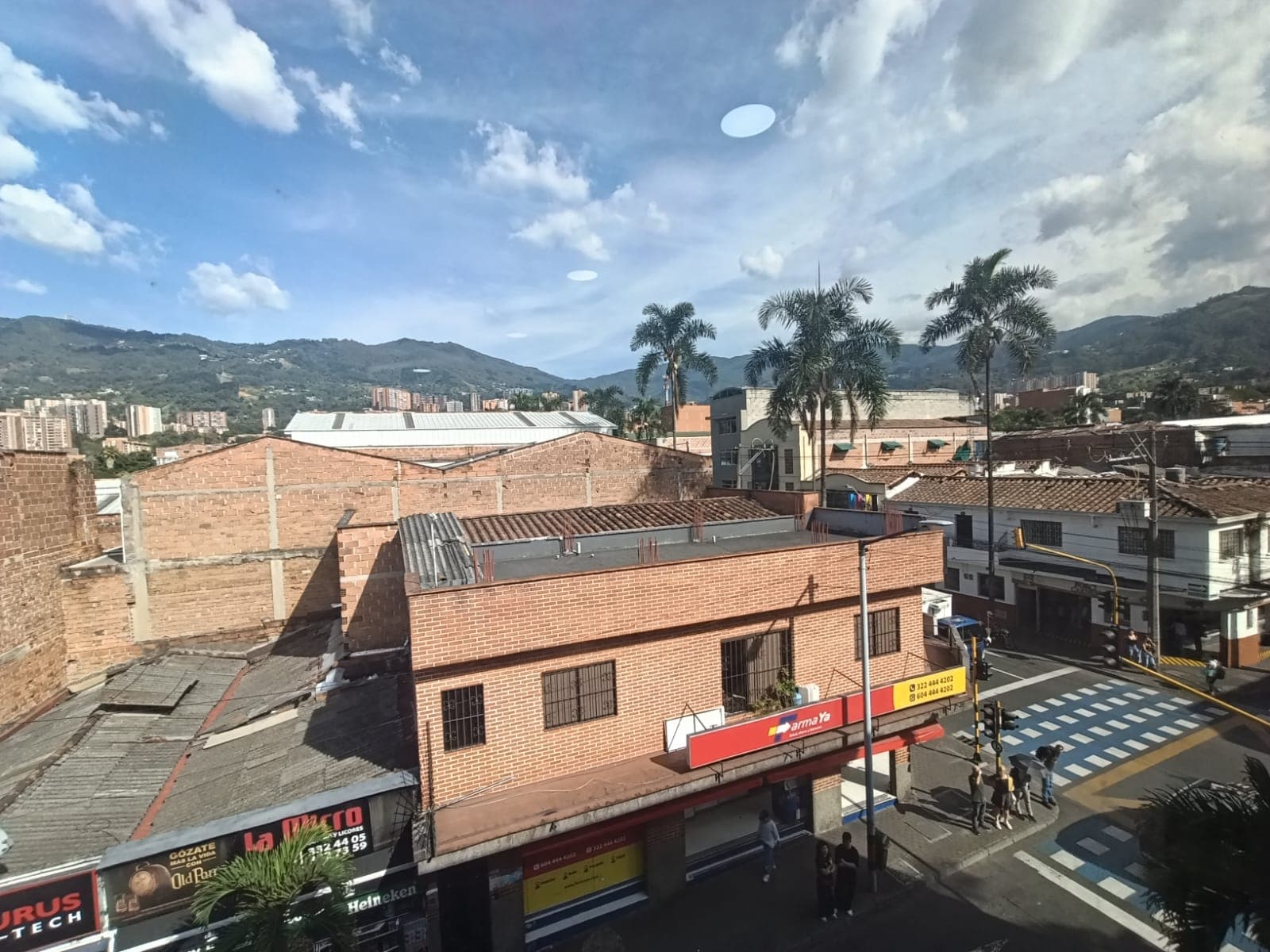 Oficina en arriendo en Parque de Envigado — foto 1 de 9