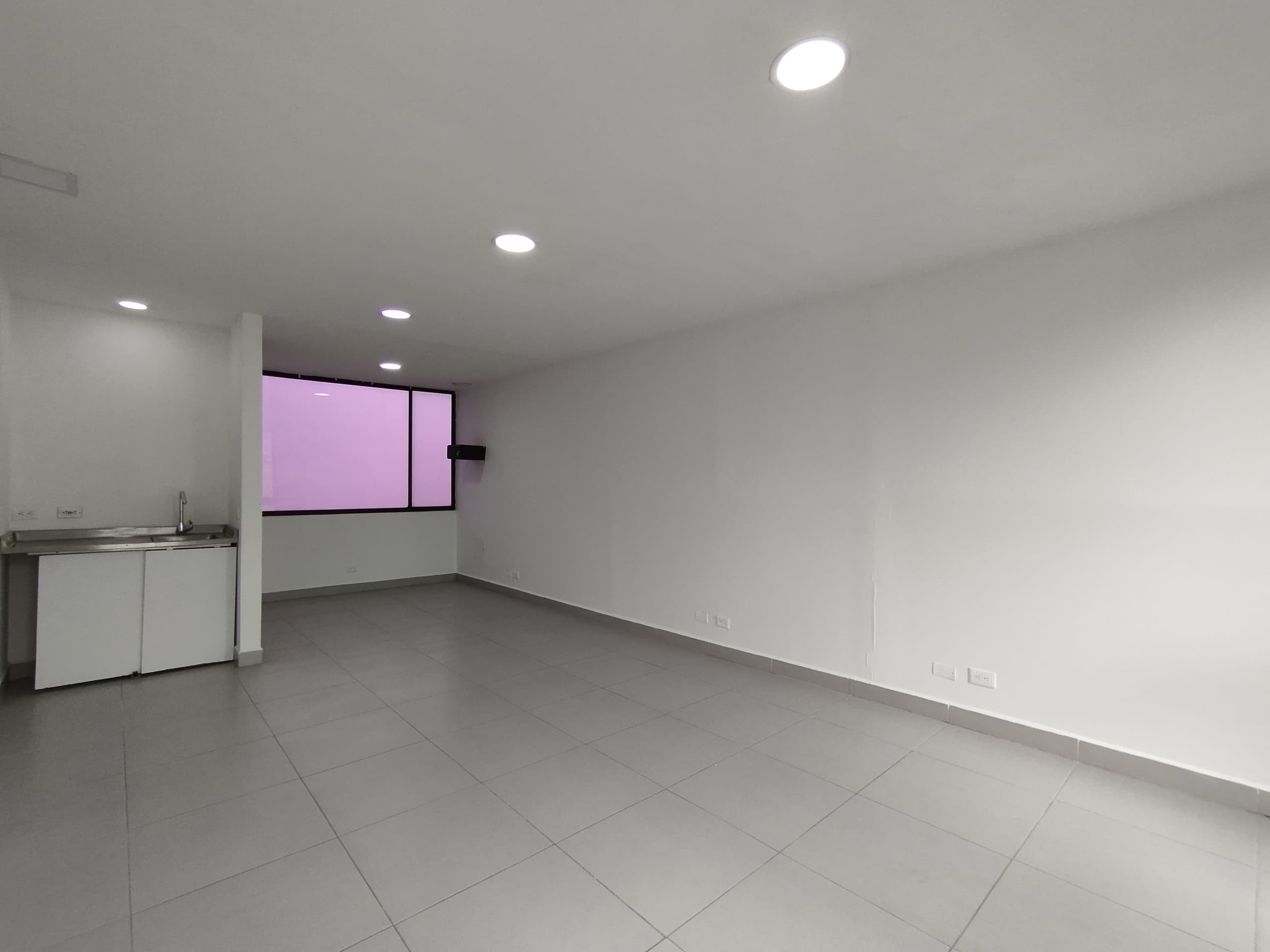 Oficina en arriendo en Parque de Envigado — foto 3 de 9