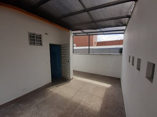 Casa Comercial en arriendo en Laureles, Medellín — foto 1 de 17