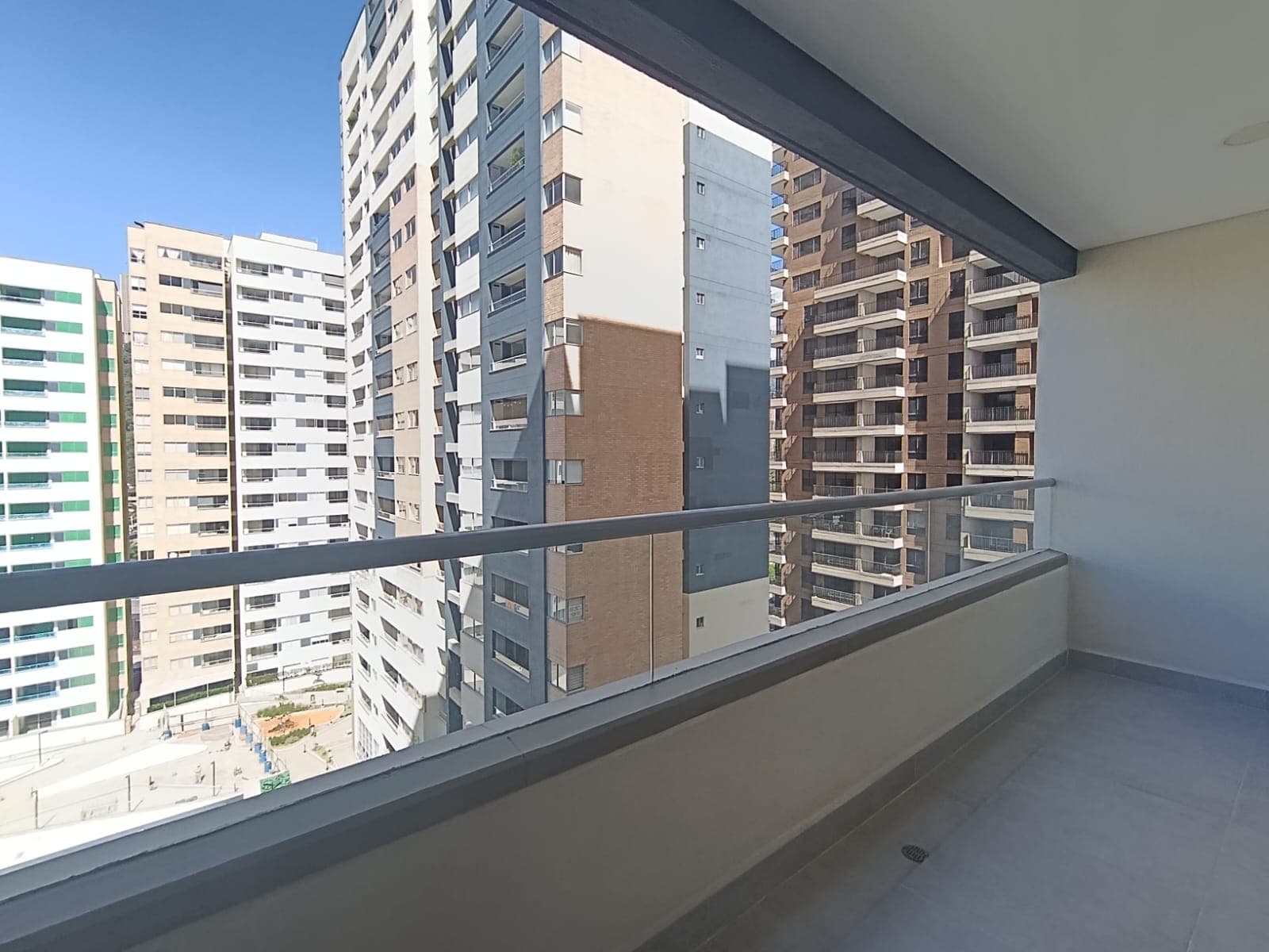 Apartamento en arriendo en Ciudad Del Rio, El Poblado, Medellín — foto 1 de 20