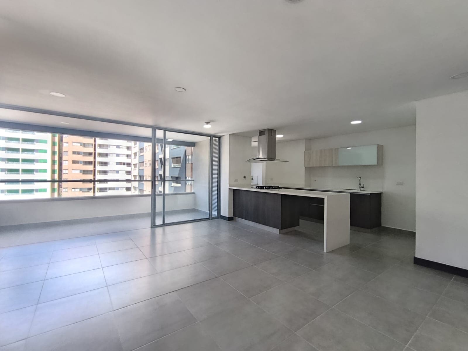 Apartamento en arriendo en Ciudad Del Rio, El Poblado, Medellín — foto 2 de 20