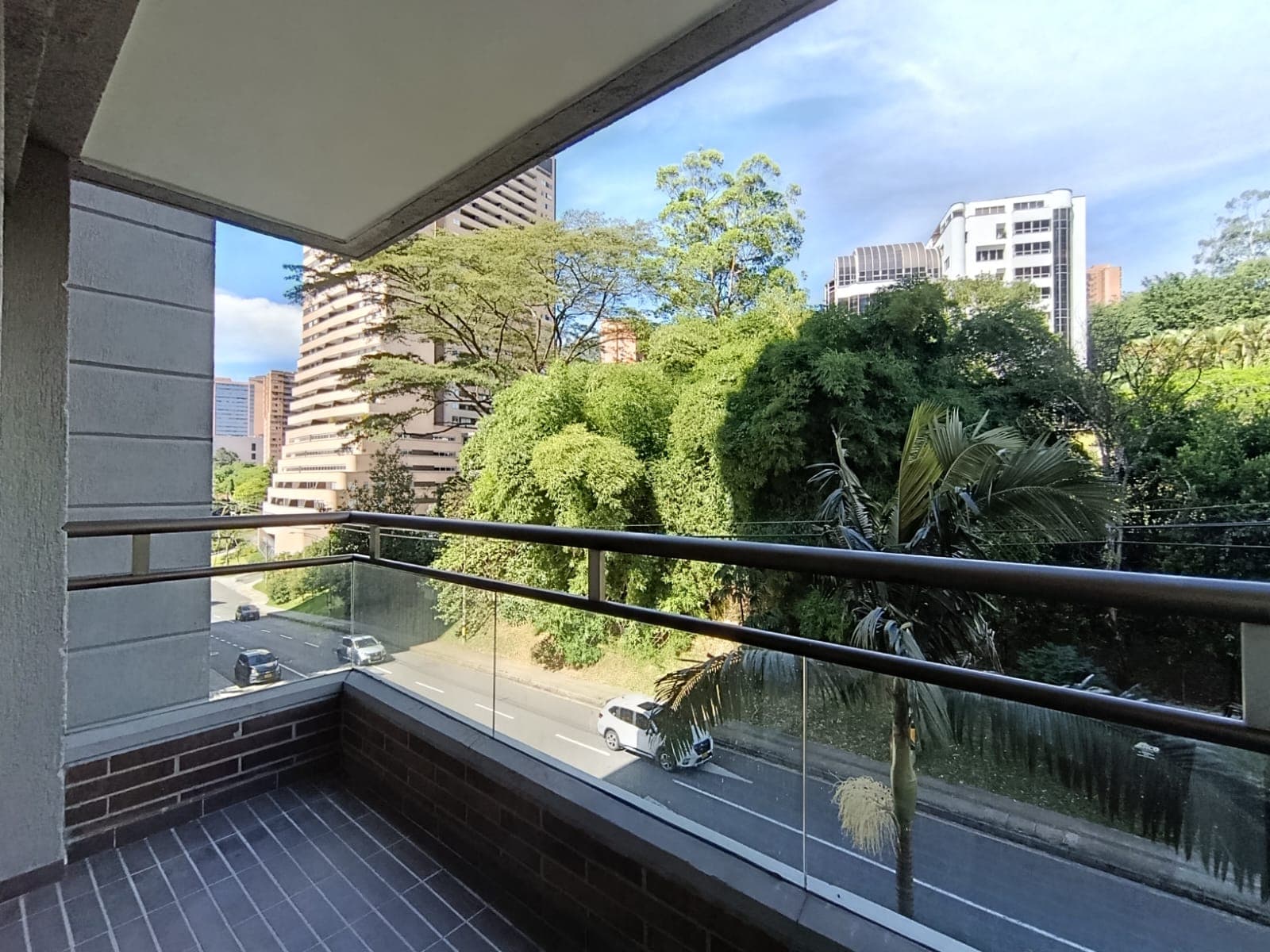 Apartaestudio en arriendo en Los Balsos, El Poblado, Medellín — foto 1 de 12