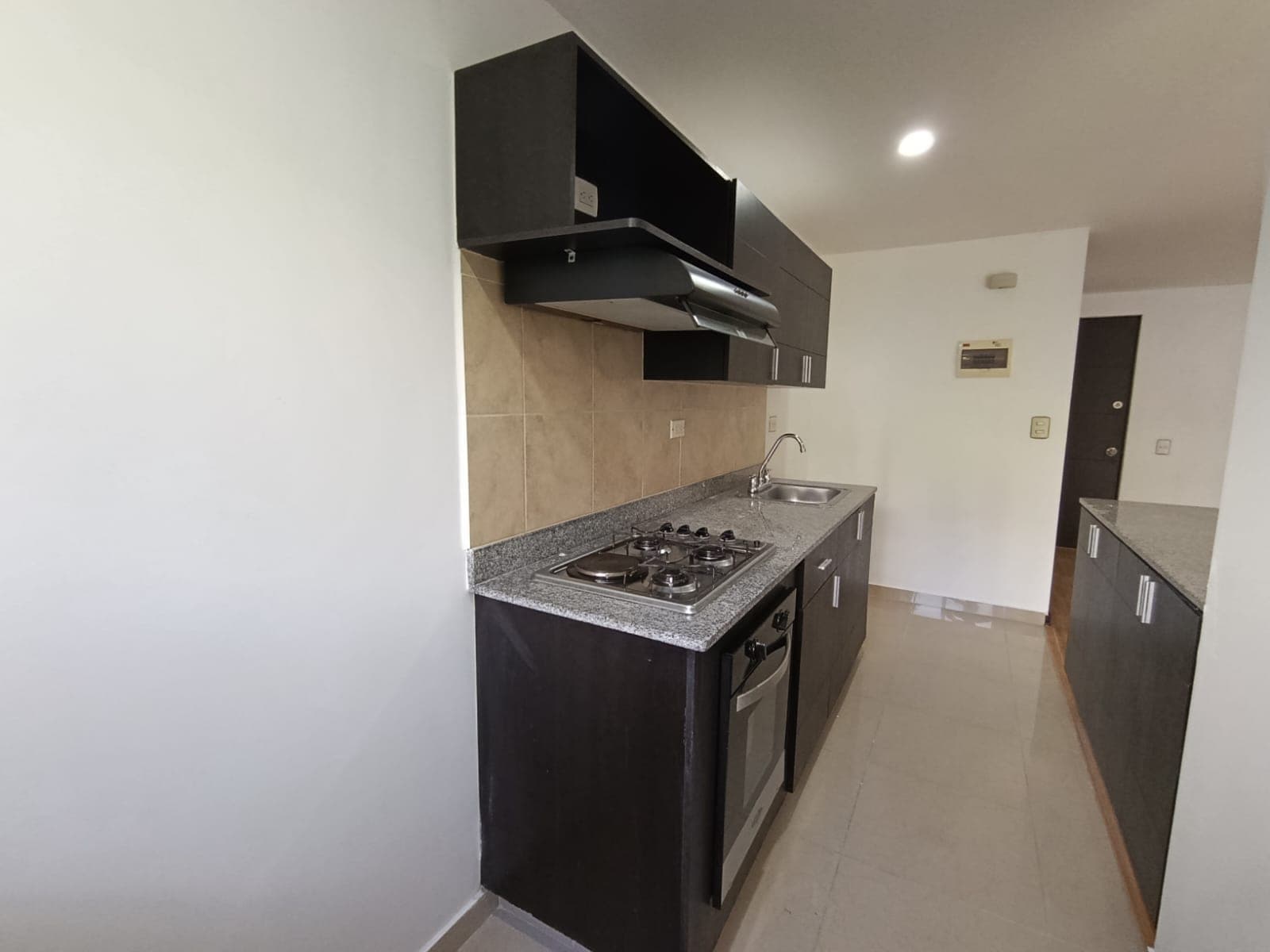Apartaestudio en arriendo en Los Balsos, El Poblado, Medellín — foto 4 de 12