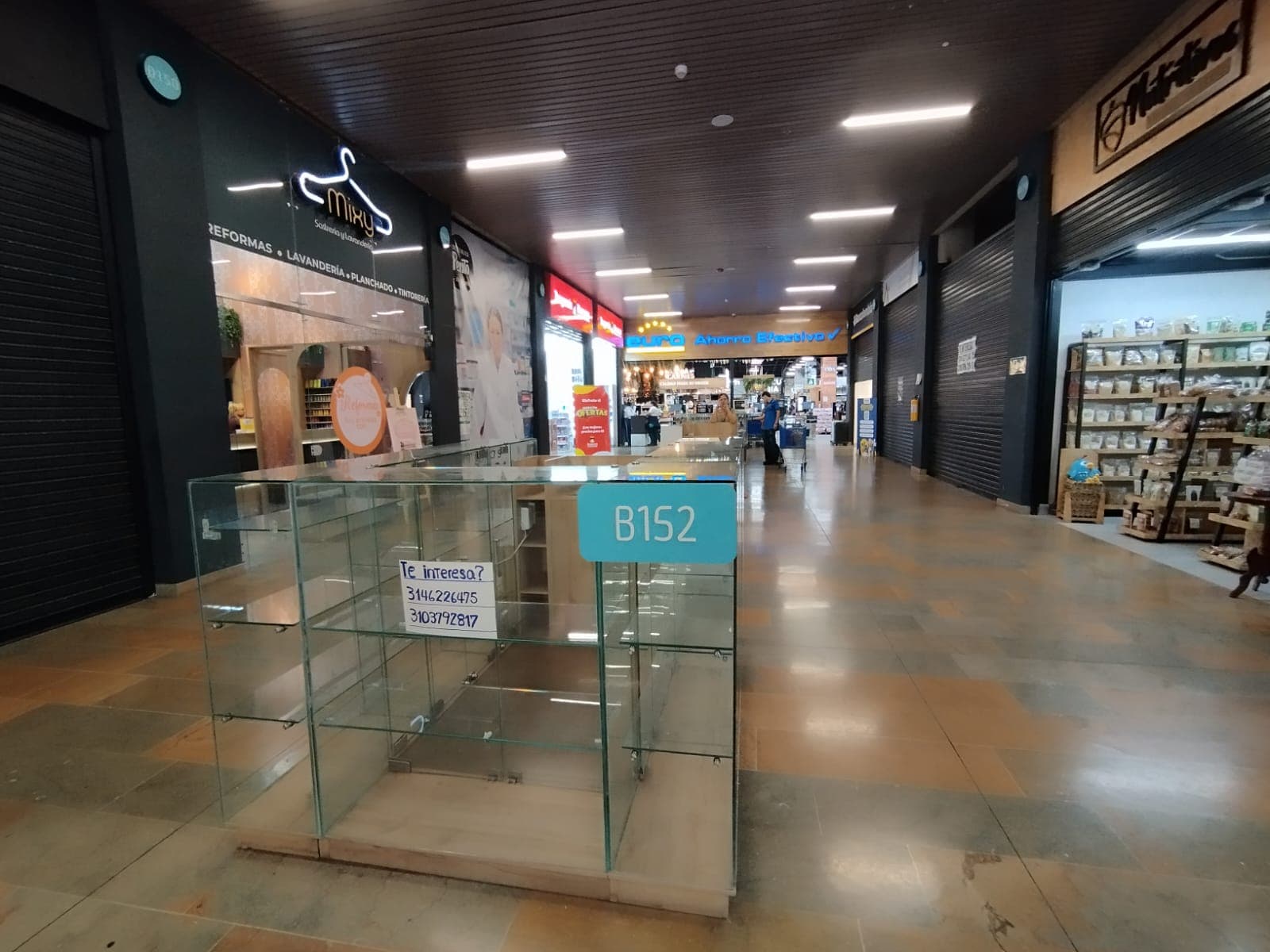 Local en arriendo en Los Colores, Laureles, Medellín — foto 1 de 11