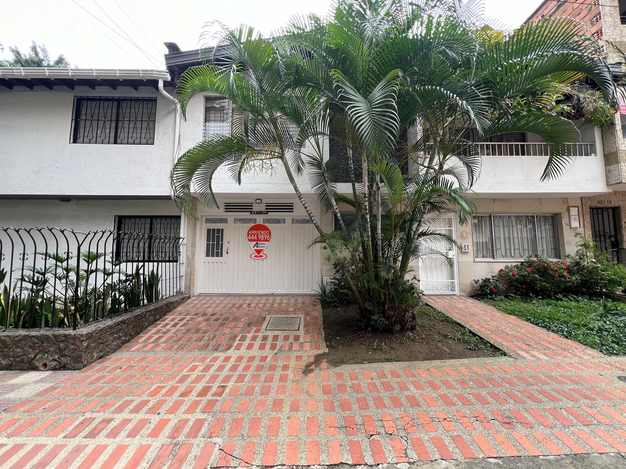 Oficina en arriendo en Conquistadores, Laureles, Medellín — foto 1 de 16