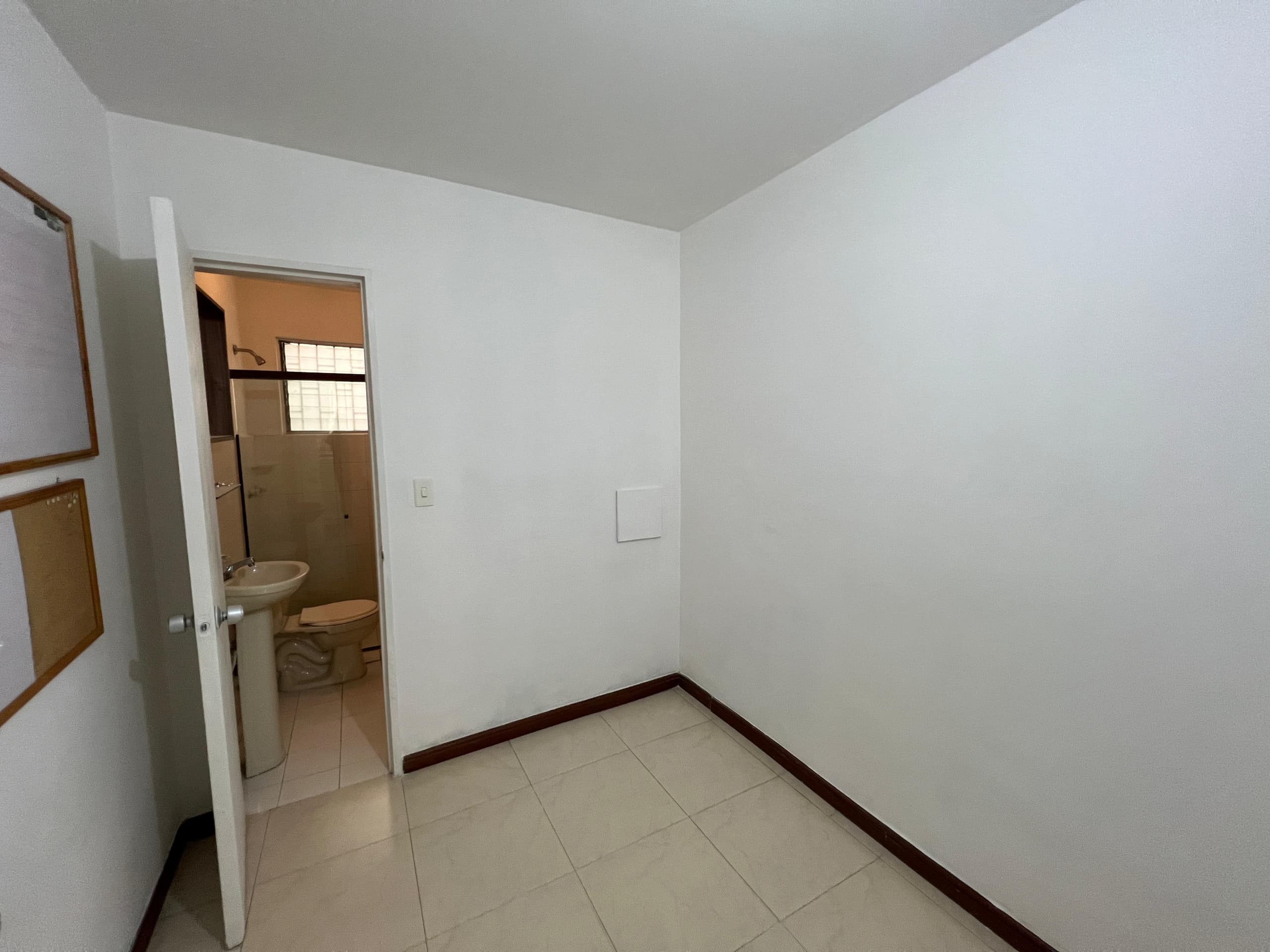Oficina en arriendo en Conquistadores, Laureles, Medellín — foto 3 de 16