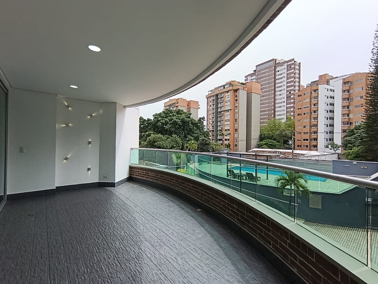 Apartamento en arriendo en Castropol, El Poblado, Medellín — foto 1 de 20