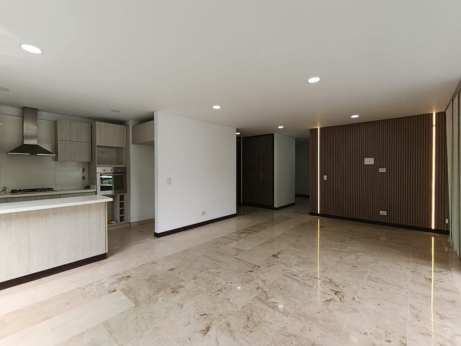 Apartamento en arriendo en Castropol, El Poblado, Medellín — foto 3 de 20