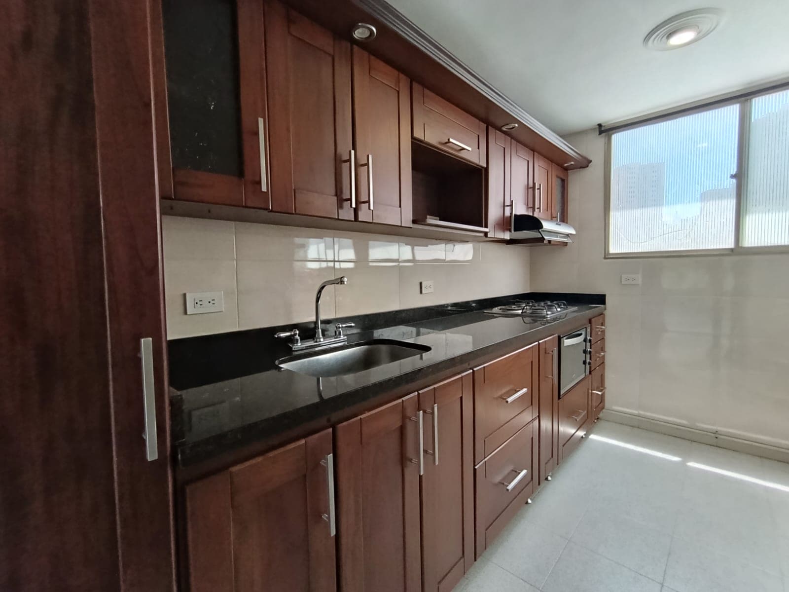 Apartamento en arriendo en La Frontera, El Poblado, Medellín — foto 2 de 12