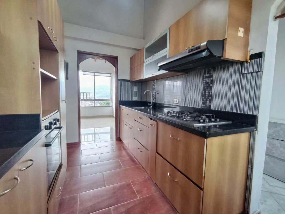 Apartamento en arriendo en Loma del Indio, El Poblado, Medellín — foto 3 de 16