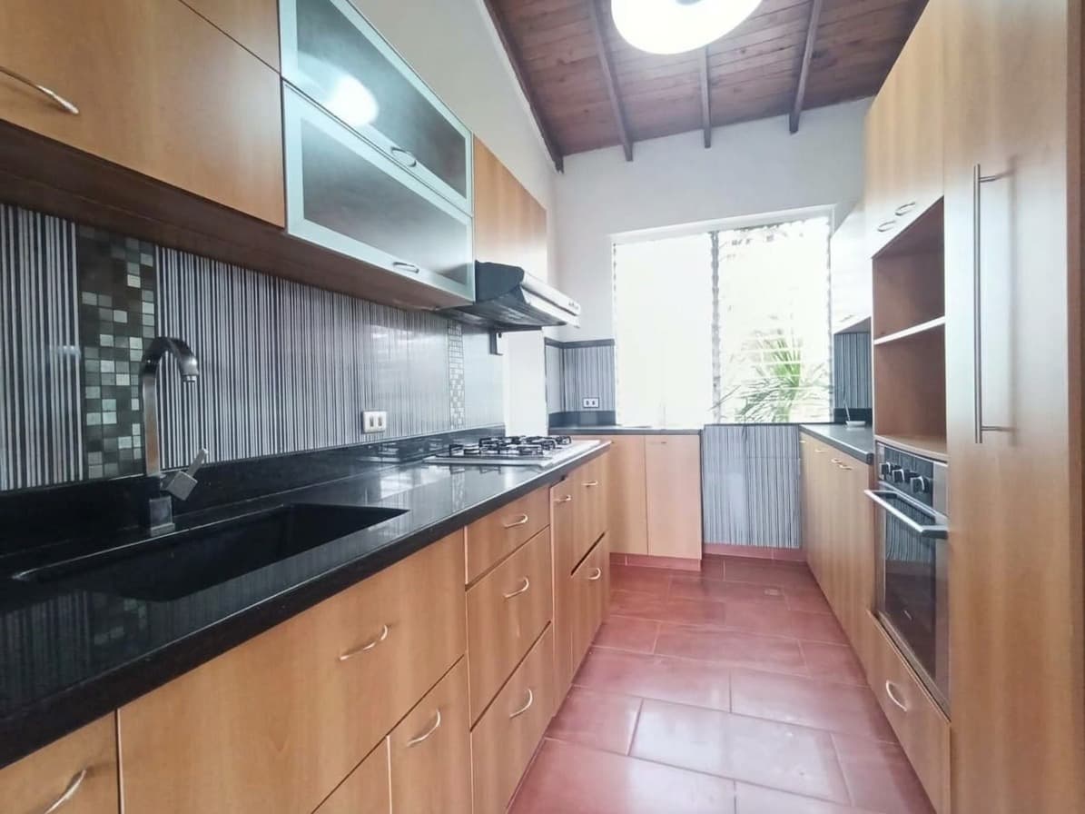 Apartamento en arriendo en Loma del Indio, El Poblado, Medellín — foto 4 de 16