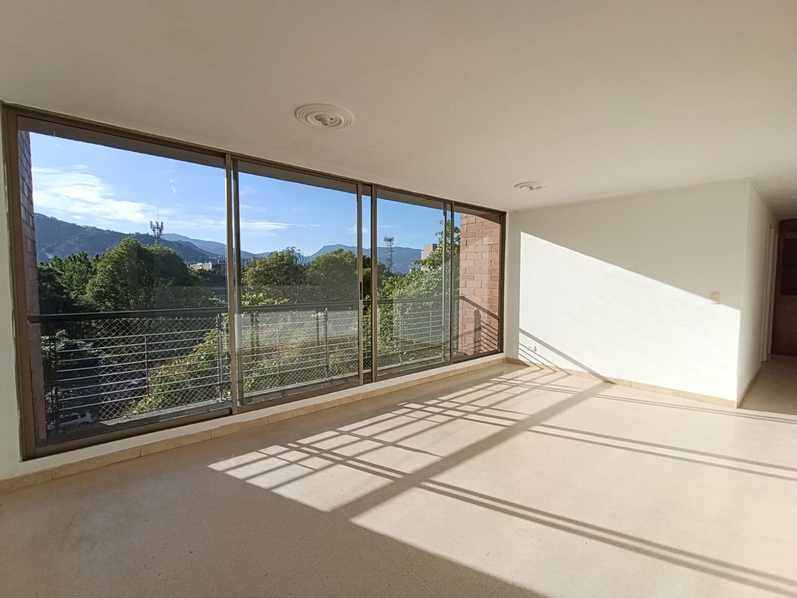 Apartamento en arriendo en Jardines, Envigado — foto 3 de 17