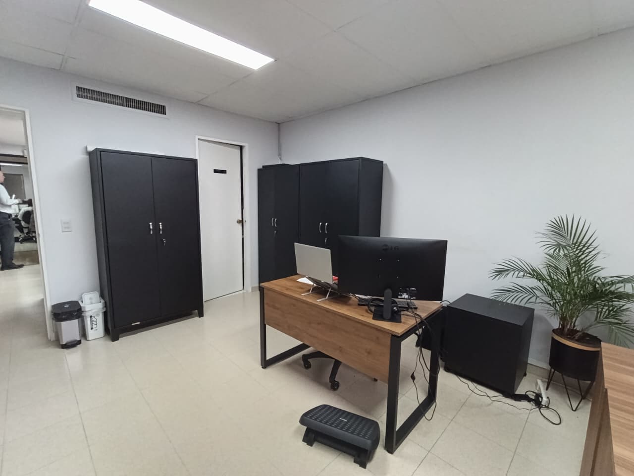 Oficina en arriendo en Patio Bonito, El Poblado, Medellín — foto 2 de 9