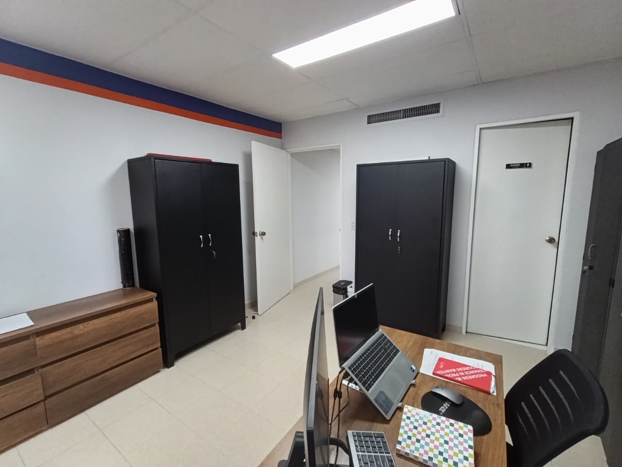 Oficina en arriendo en Patio Bonito, El Poblado, Medellín — foto 3 de 9