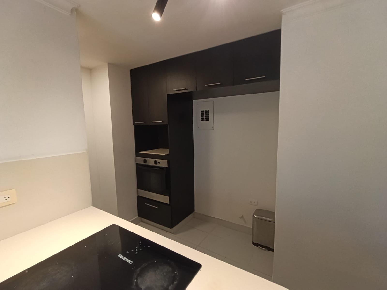 Apartamento en arriendo en Lalinde, El Poblado, Medellín — foto 2 de 17
