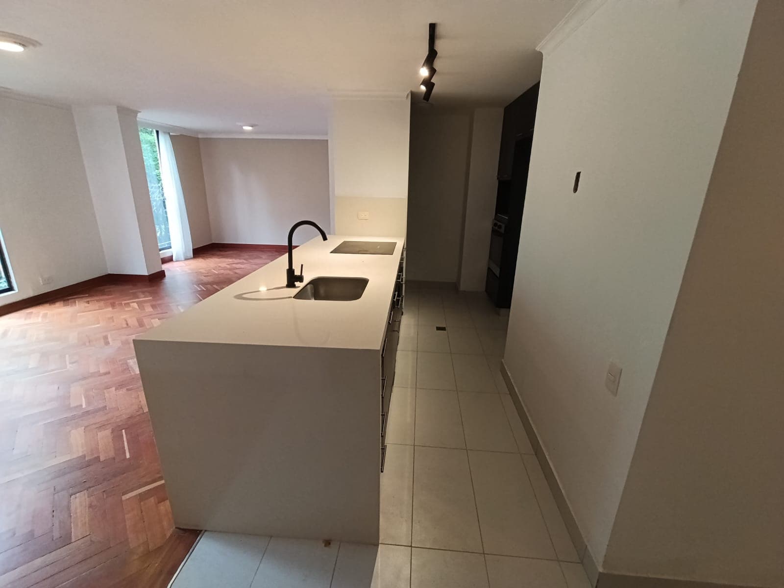 Apartamento en arriendo en Lalinde, El Poblado, Medellín — foto 5 de 17