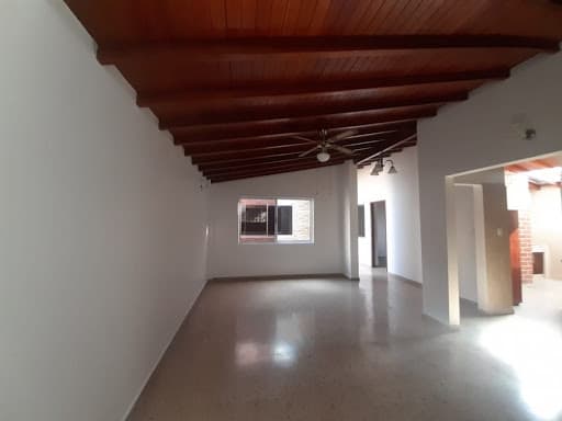 Casa Comercial en arriendo en Laureles, Medellín — foto 1 de 18