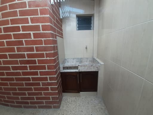 Casa Comercial en arriendo en Laureles, Medellín — foto 2 de 18