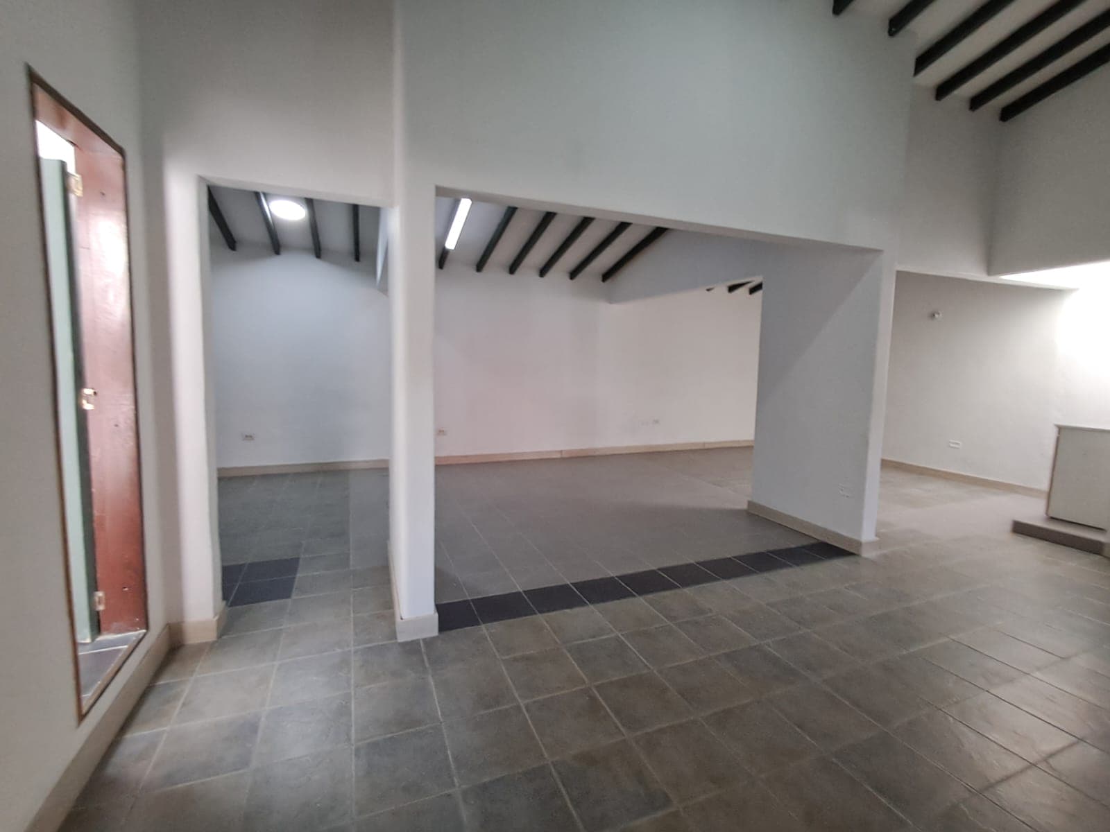 Casa Comercial en arriendo en Rosales, Belen, Medellín — foto 1 de 20