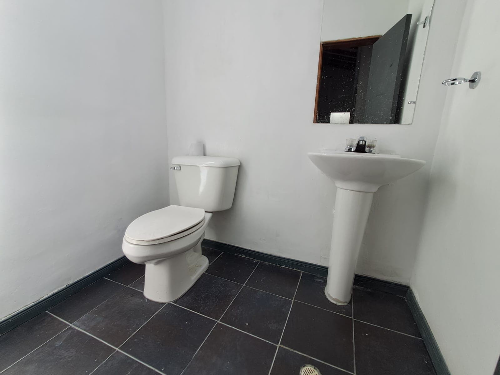 Casa Comercial en arriendo en Rosales, Belen, Medellín — foto 2 de 20