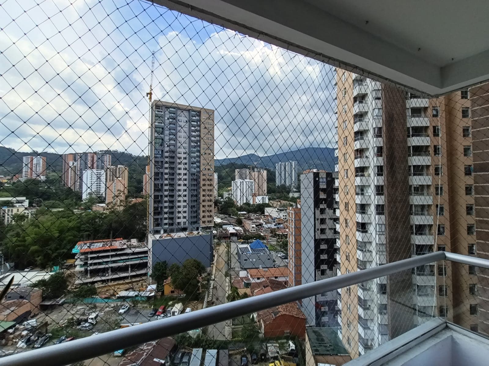 Apartamento en arriendo en Holanda, Sabaneta — foto 1 de 13