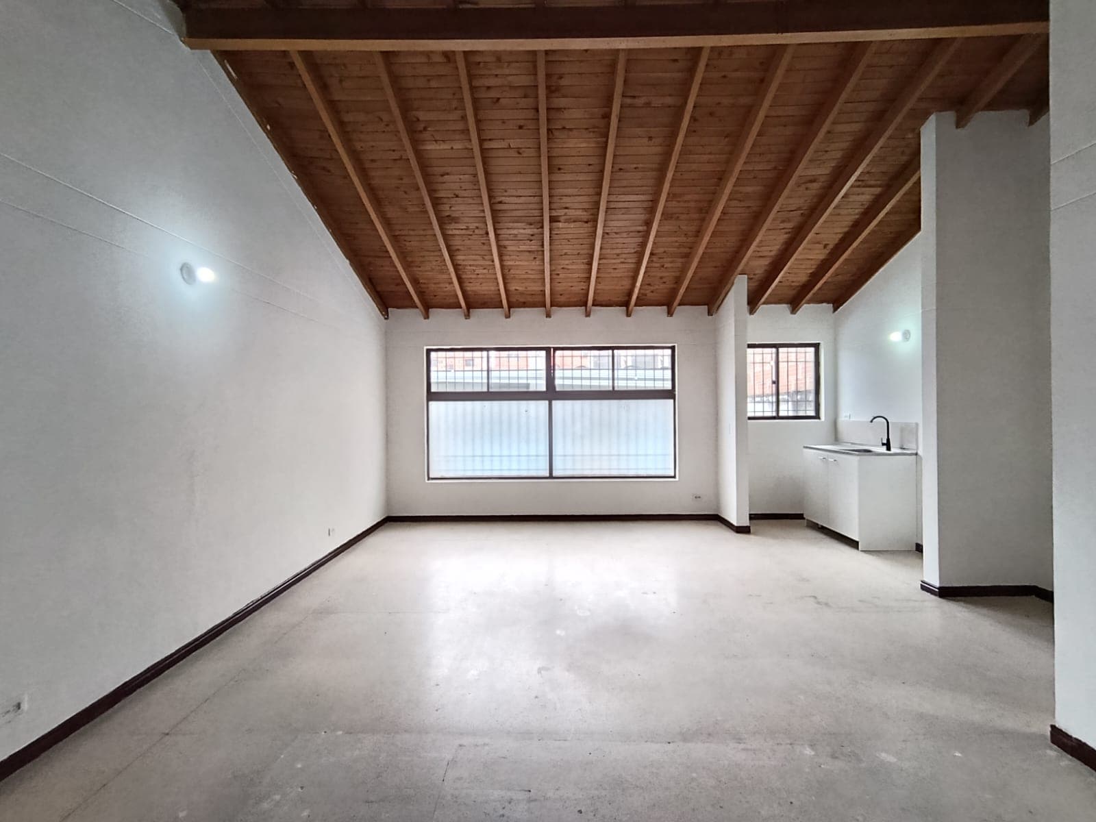 Oficina en arriendo en Conquistadores, Laureles, Medellín — foto 2 de 10