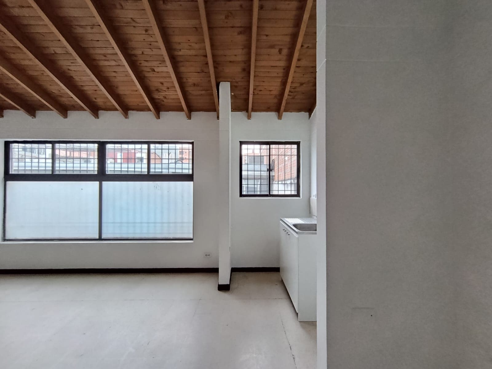 Oficina en arriendo en Conquistadores, Laureles, Medellín — foto 4 de 10