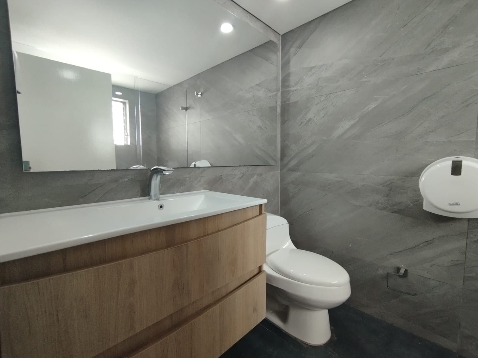Casa Comercial en arriendo en Florida Nueva, Laureles, Medellín — foto 2 de 20