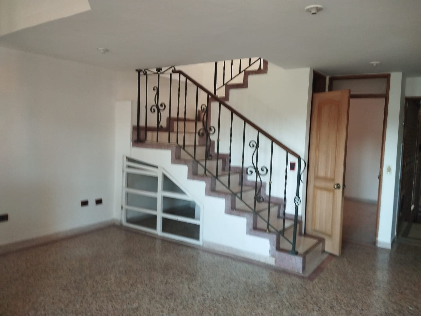 Apartamento en arriendo en La Floresta, La America, Medellín — foto 1 de 15