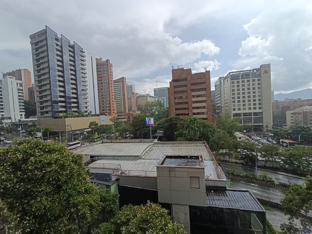 Oficina en arriendo en Parque Poblado, Medellín — foto 1 de 11