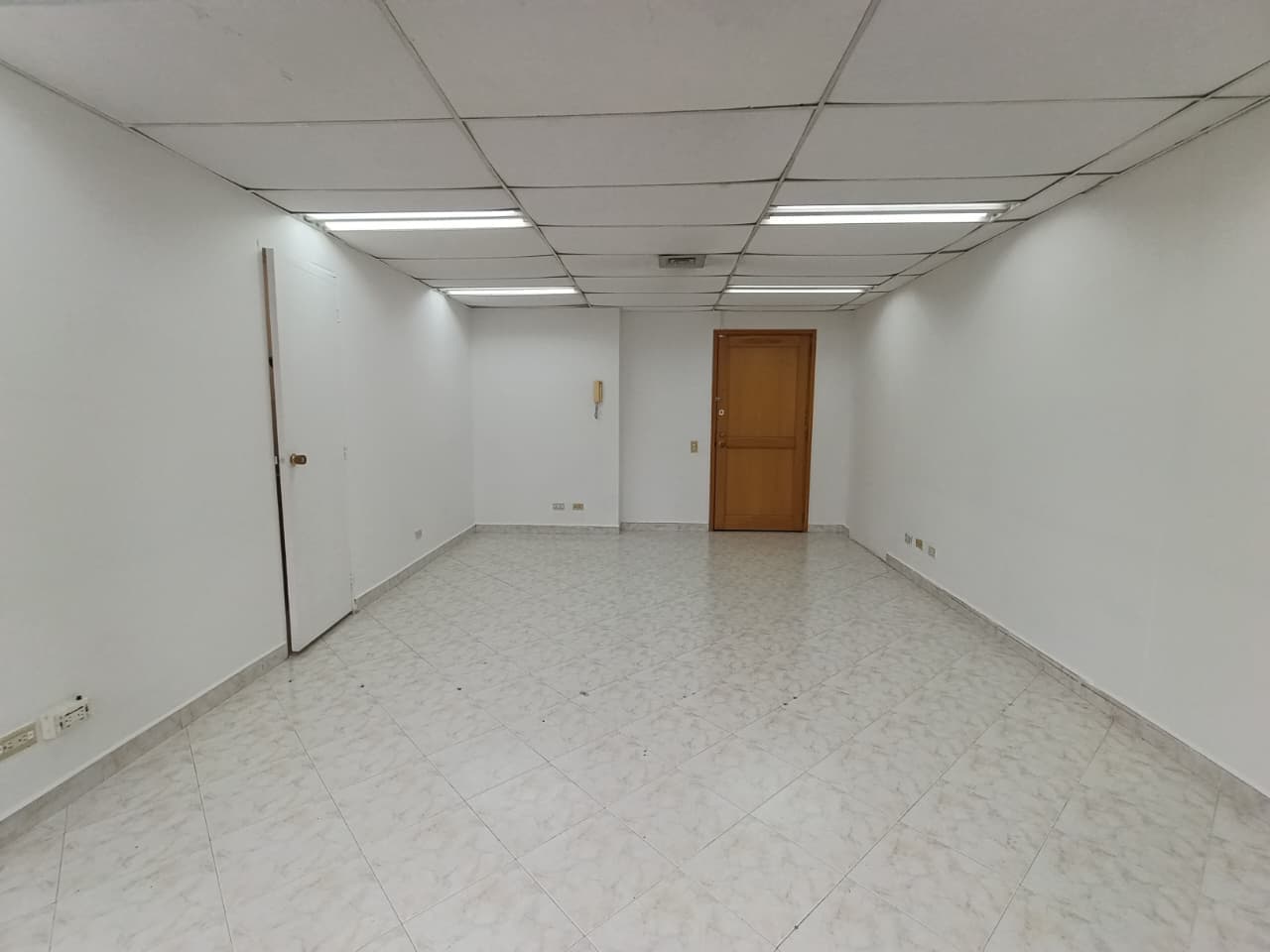 Oficina en arriendo en Parque Poblado, Medellín — foto 2 de 11