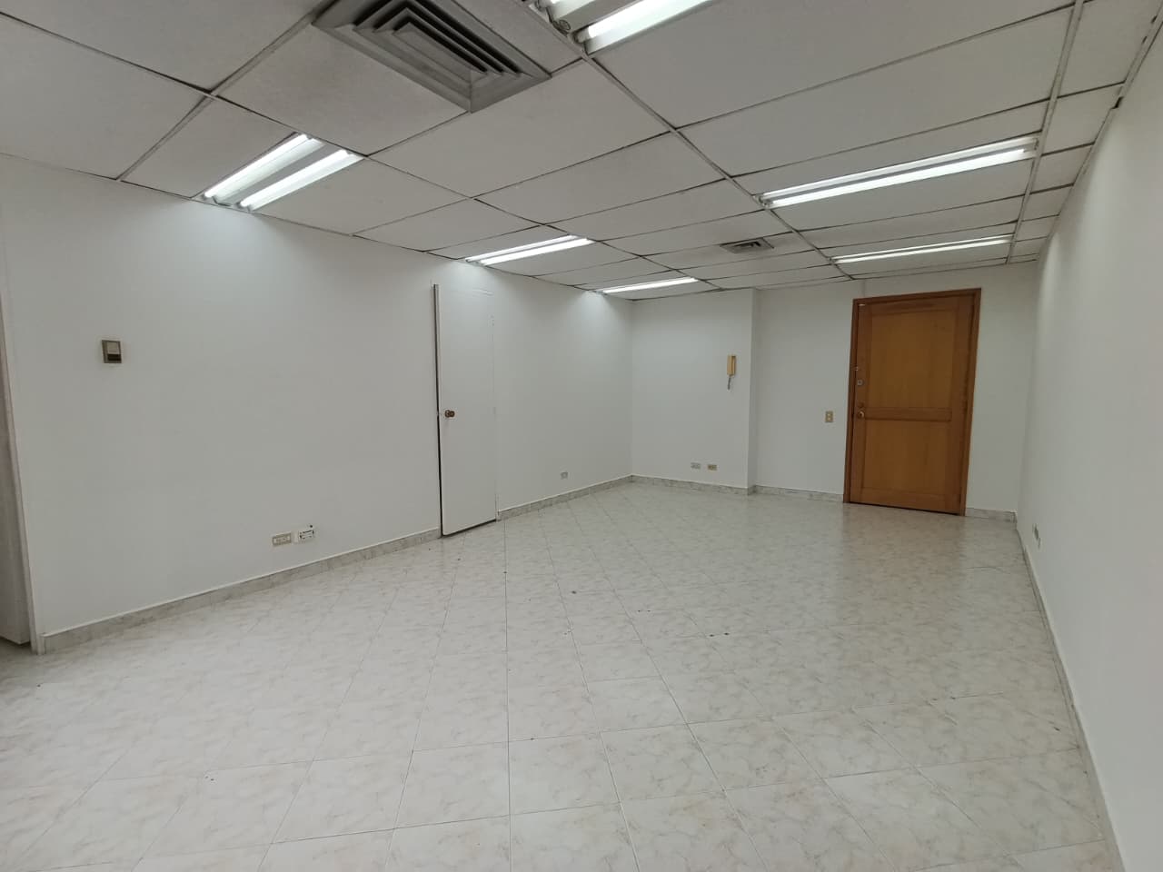 Oficina en arriendo en Parque Poblado, Medellín — foto 3 de 11