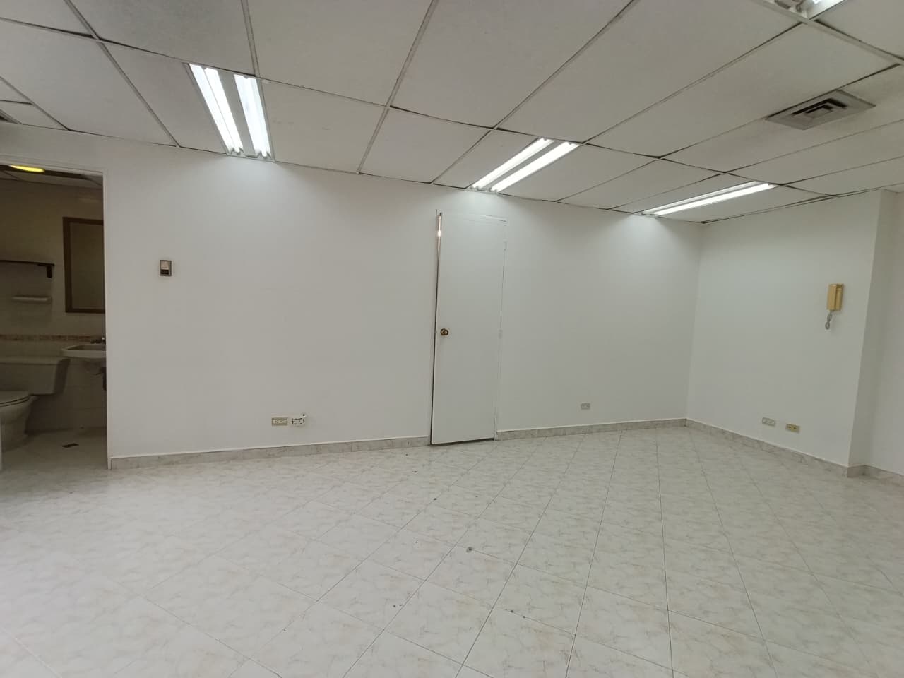 Oficina en arriendo en Parque Poblado, Medellín — foto 4 de 11