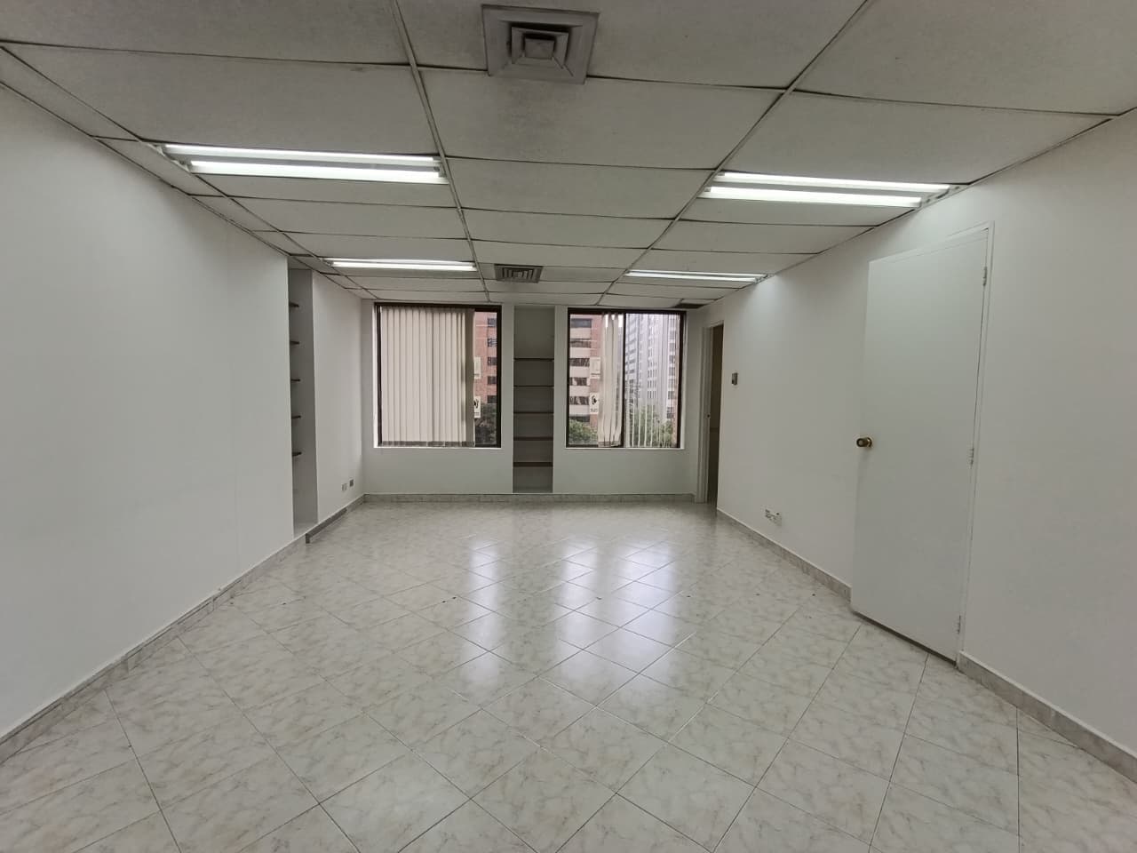 Oficina en arriendo en Parque Poblado, Medellín — foto 5 de 11