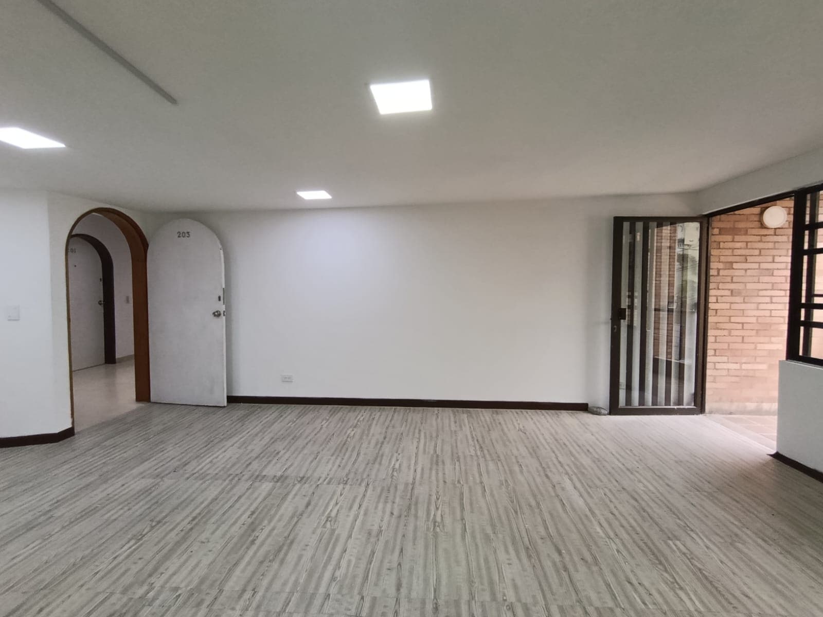 Oficina en arriendo en Conquistadores, Laureles, Medellín — foto 2 de 11
