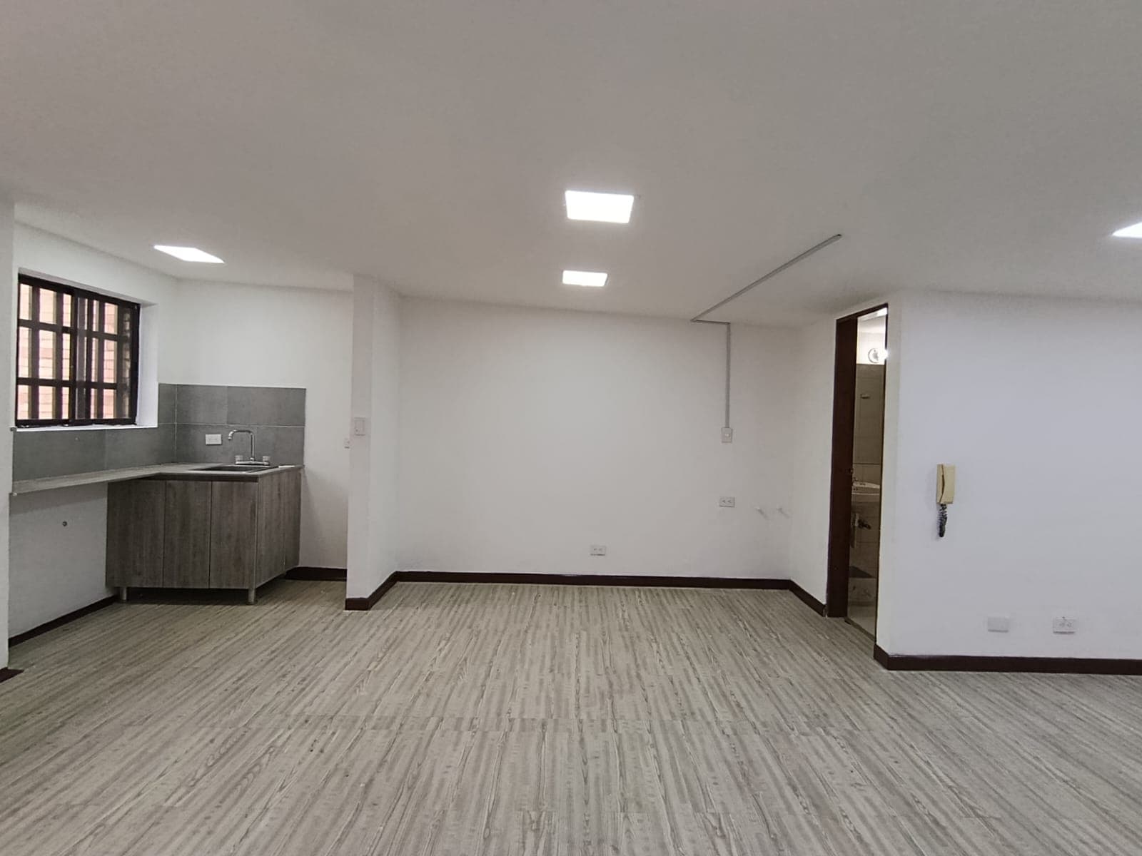 Oficina en arriendo en Conquistadores, Laureles, Medellín — foto 5 de 11