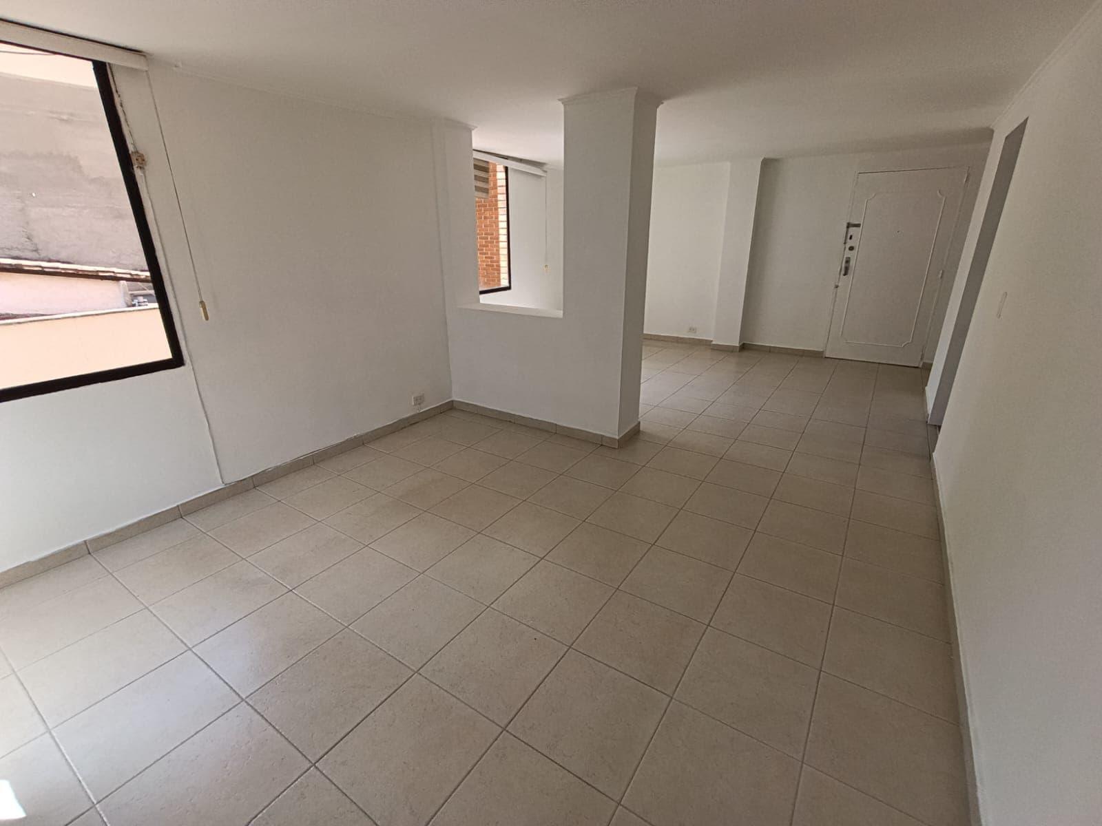 Apartamento en arriendo en Laureles, Medellín — foto 1 de 16